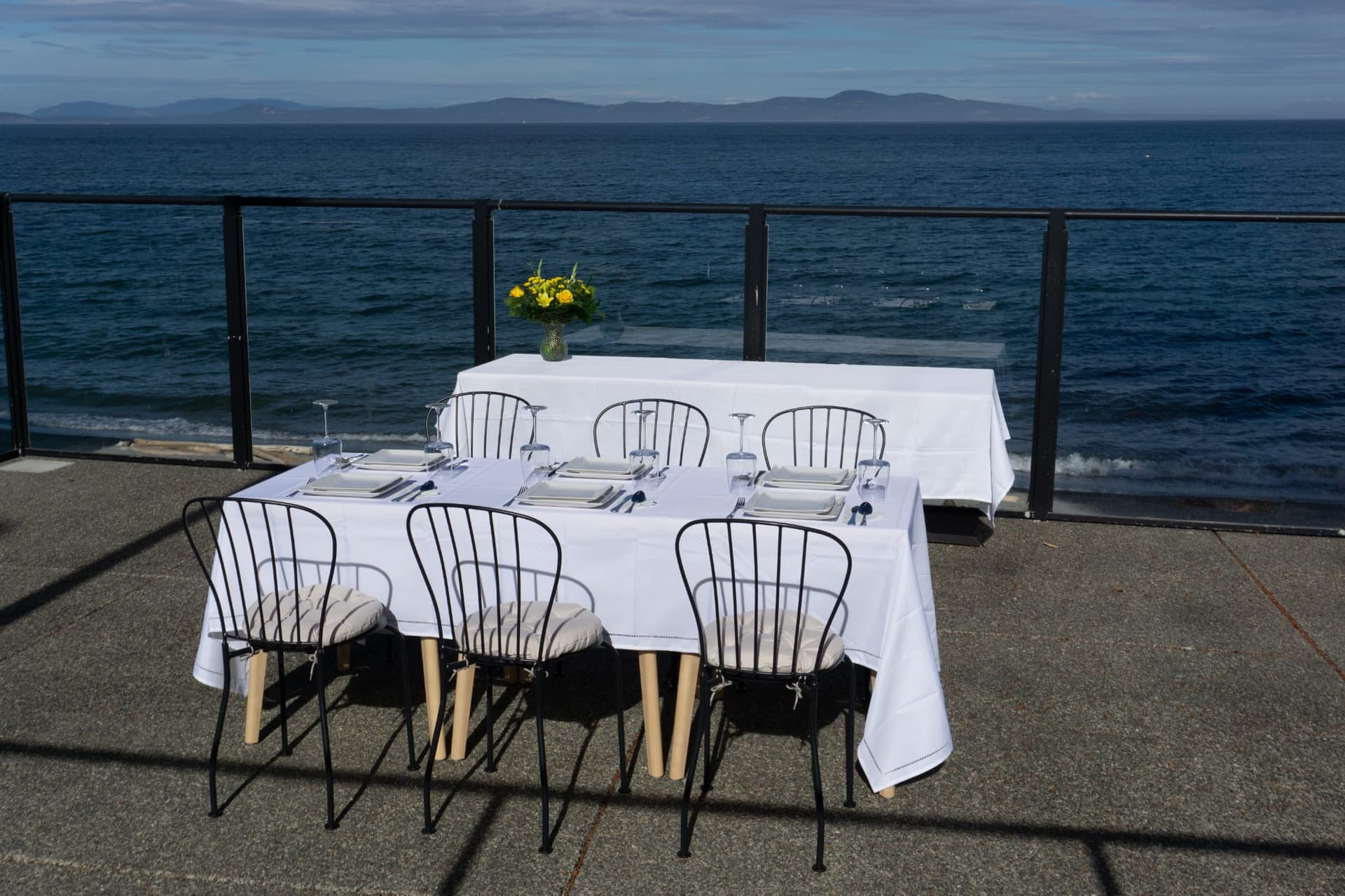 Private patio dining tables overlooking the ocean